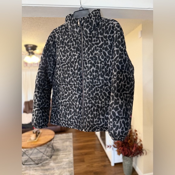 Levi's Jackets & Blazers - Levi's Women’s Zoe Gray Black Leopard Print Puffer Jacket